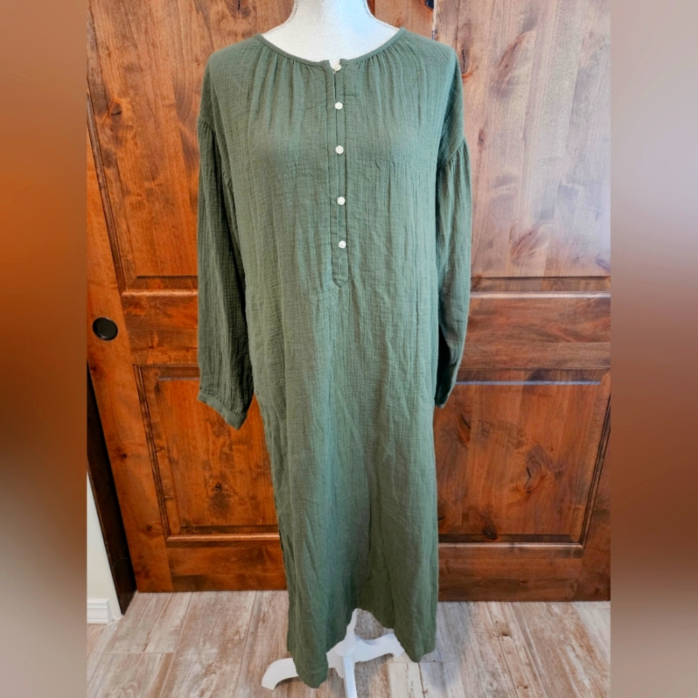 đź’ĄOversized Long Sleeve Green Dress - Picture 1 of 3